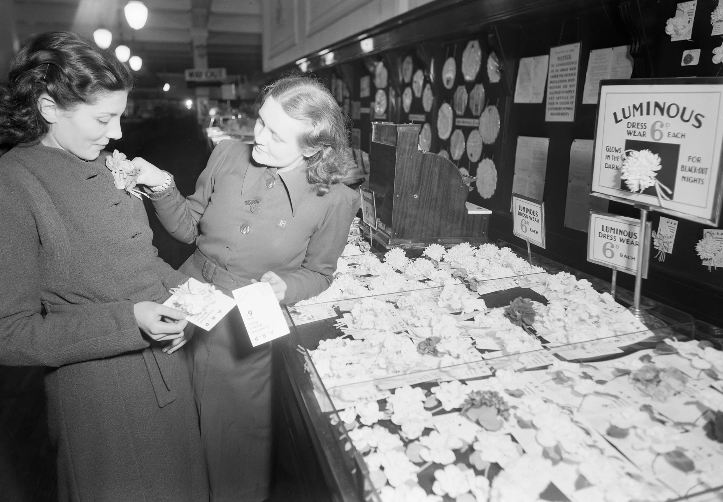 Luminous Flowers: Fashion for London Blackouts in 1940